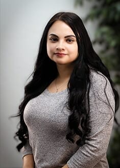 Headshot for Mirian Vargas, customer service manager at PRI Graphics & Signs in Phoenix AZ